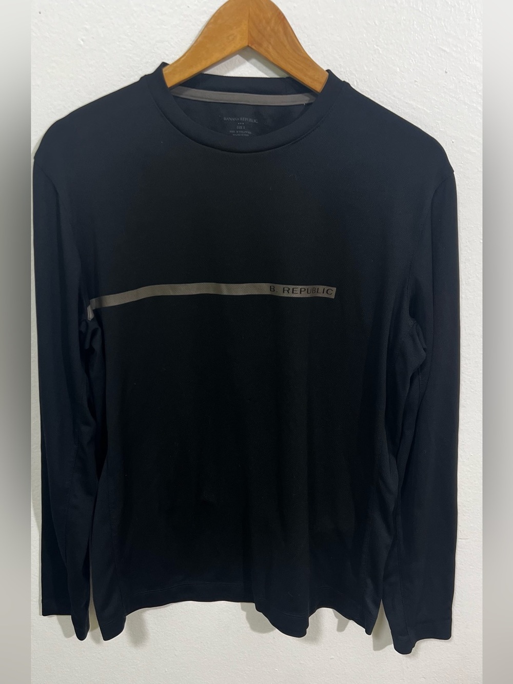 Banana Republic Men’s Black Long Sleeve Tee with Gray Stripe